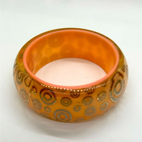 Vintage acrylic bangle. Excellent condition. - Picture 3 of 6